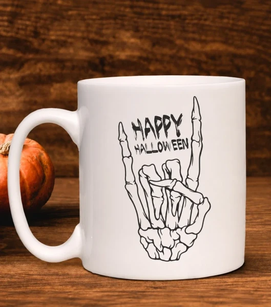Kubek Happy Halloween na drewnianym tle