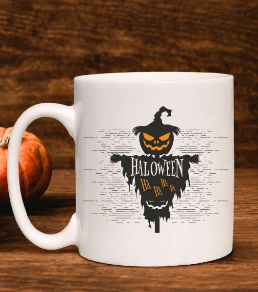 Kubek Halloween na drewnianym tle
