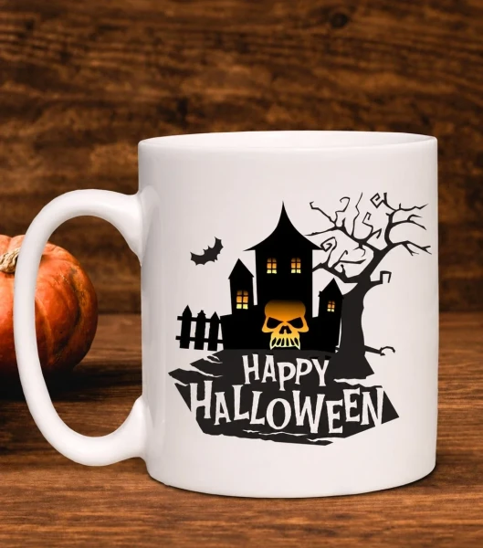 Kubek Happy Halloween na drewnianym tle