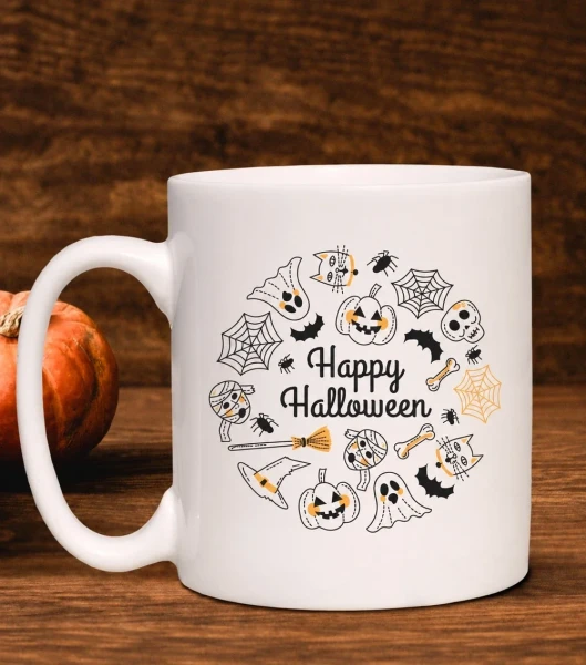 Kubek Happy Halloween na drewnianym tle