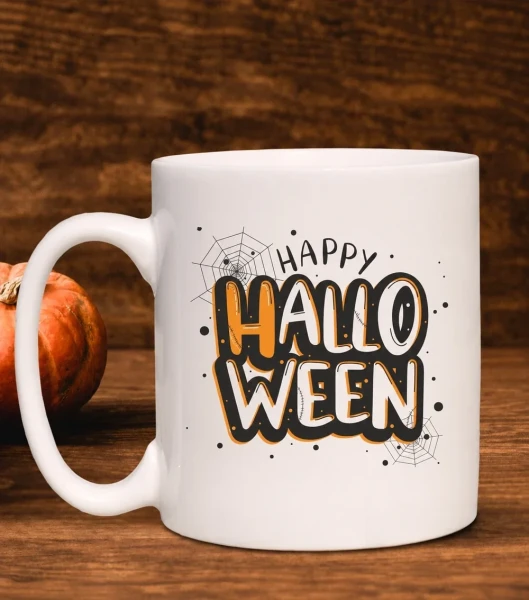 Kubek Happy Halloween na drewnianym tle