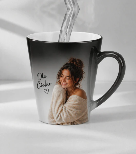 Kubek Magiczny Latte Z Własnym Zdjęciem Nadrukiem – miniatura 1000 × 1134