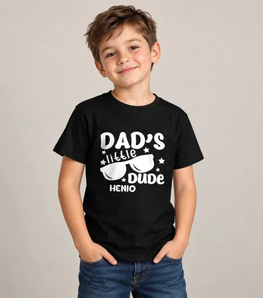 Koszulka Dziecięca Little Dude's Dad's – miniatura 1000 × 1134