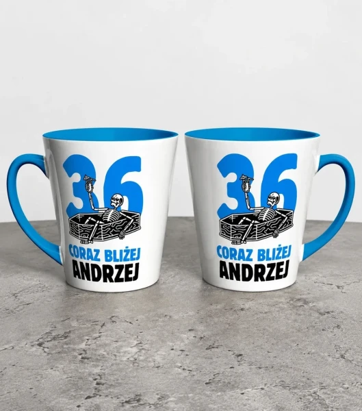 Kubek Latte Prezent Na Urodziny Coraz Bliżej – miniatura 1000 × 1134