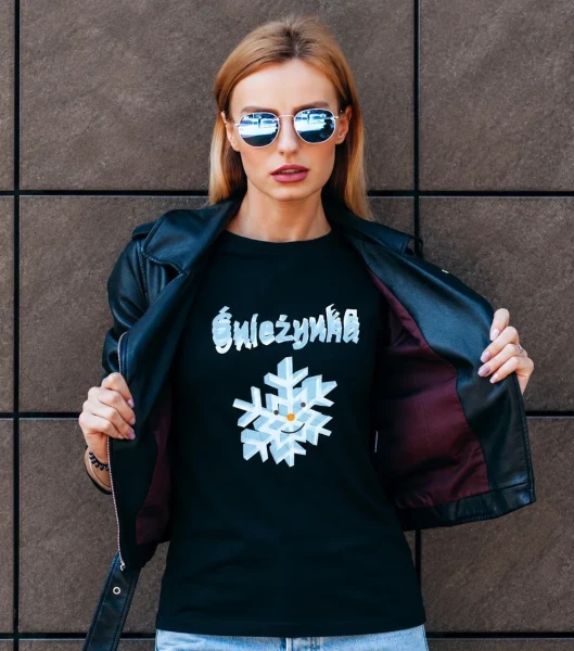 Koszulka Damska Świąteczna Śnieżynka na modelce