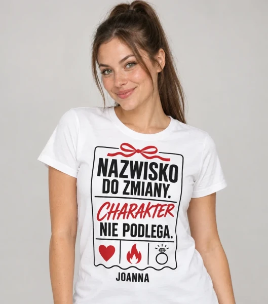 Koszulka na panieński „Nazwisko do Zmiany, Charakter Zostaje” z imieniem – biała na modelce