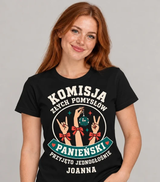 Koszulka na panieński „Komisja Złych Pomysłów” z imieniem – czarna na modelce