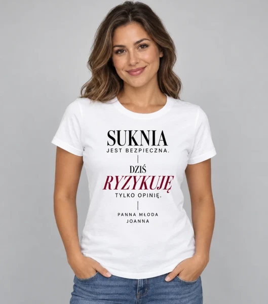 Koszulka na panieński „Suknia nie ucierpi” z imieniem – biała na modelce
